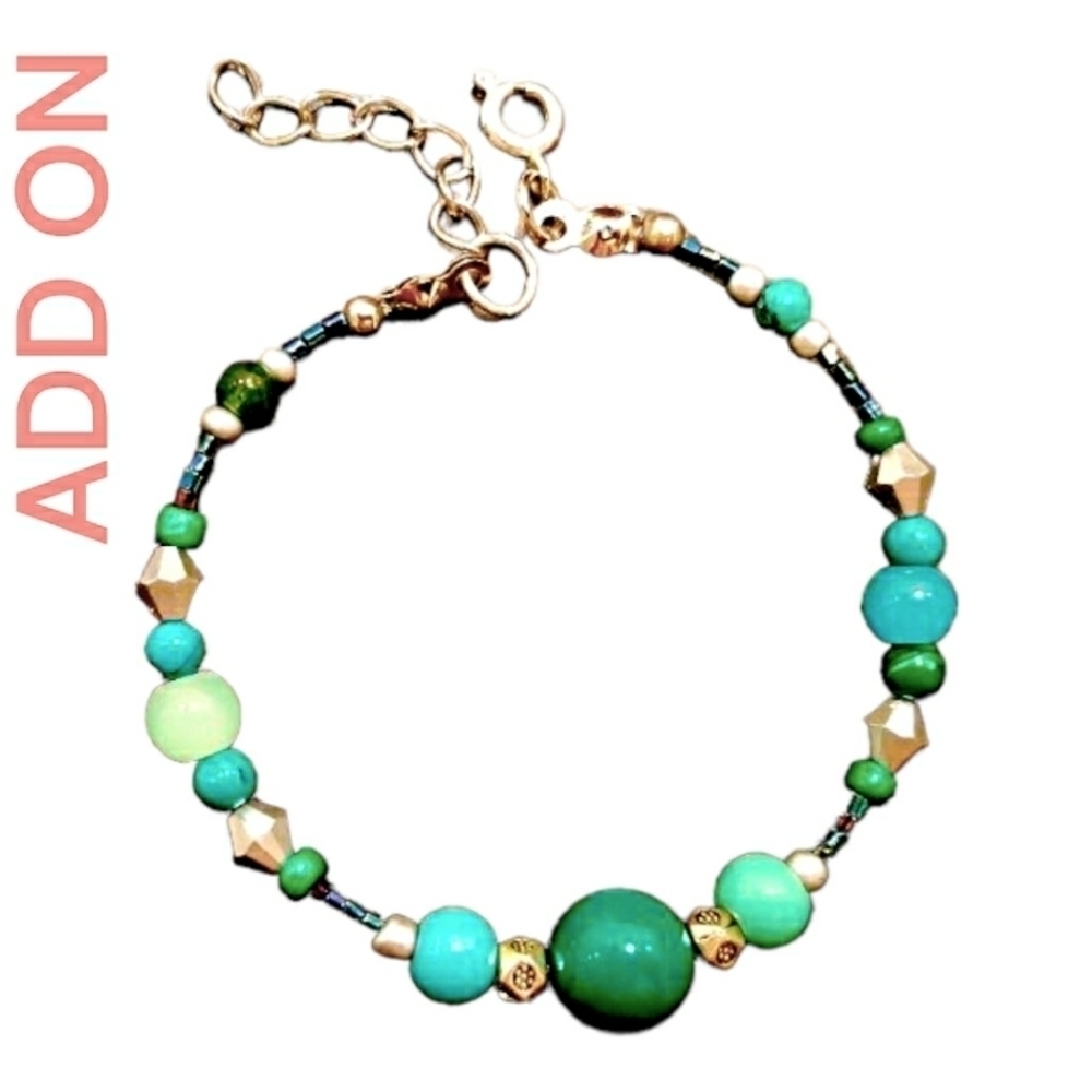🎁Free Gift🎁NWT Bohemian Artisan designed & handmade beaded multicolor bracelet